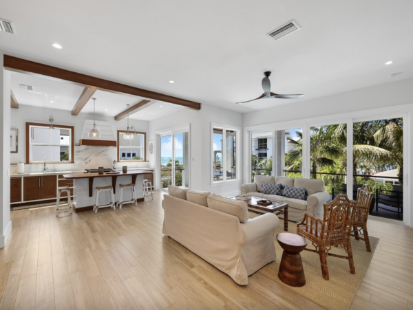 Beachside Four Bedrooms Vacation Home in Anna Maria
